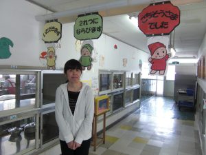 四賀小学校栄養士の青木美香先生です